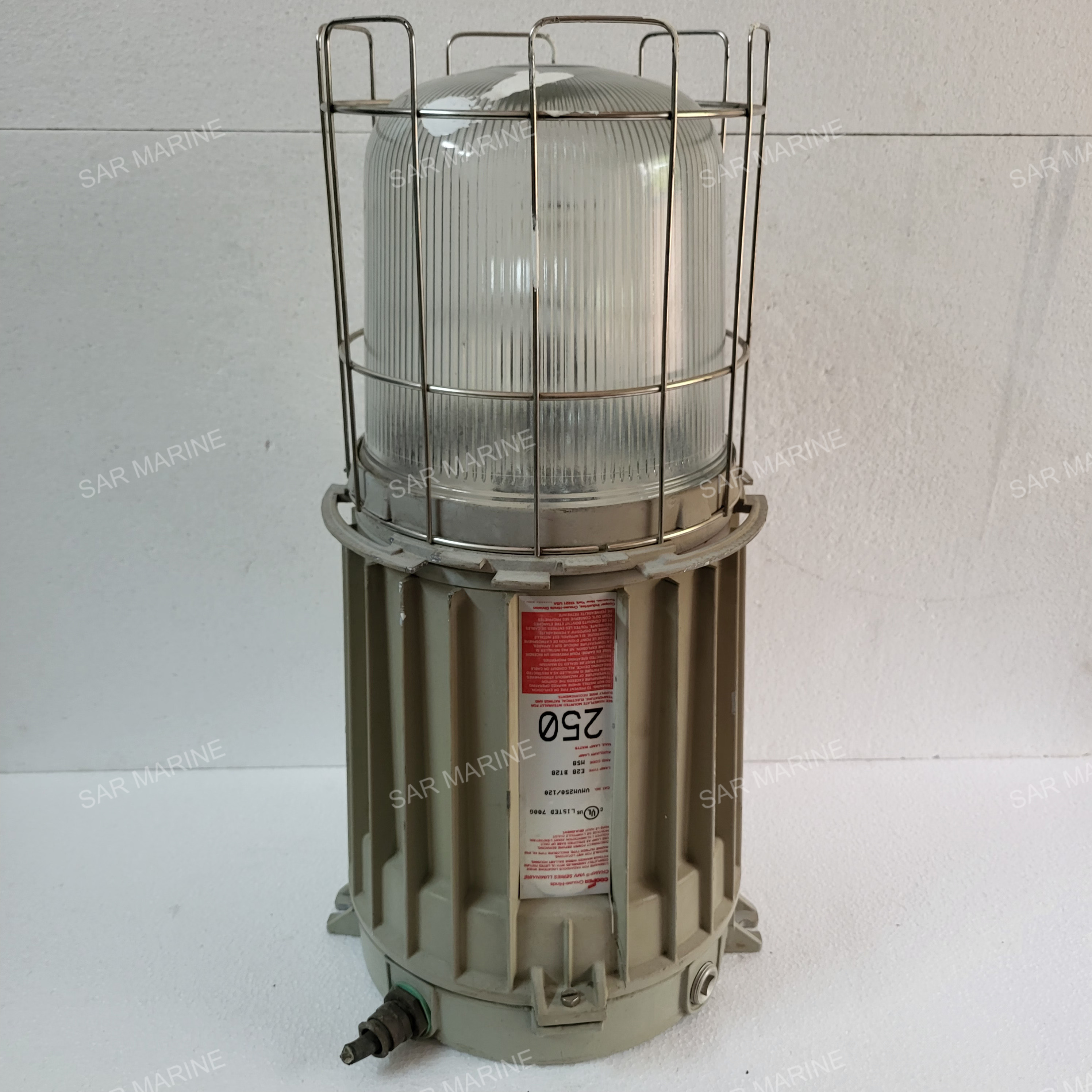 Cooper Crouse-Hinds Luminaire Champ Serie VMVM250MT S828 250Watts 120277V